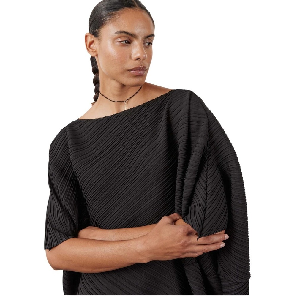 Ruti One For All Pleated Tunic Black Boat Neck Short Sleeve Plisse Top One size